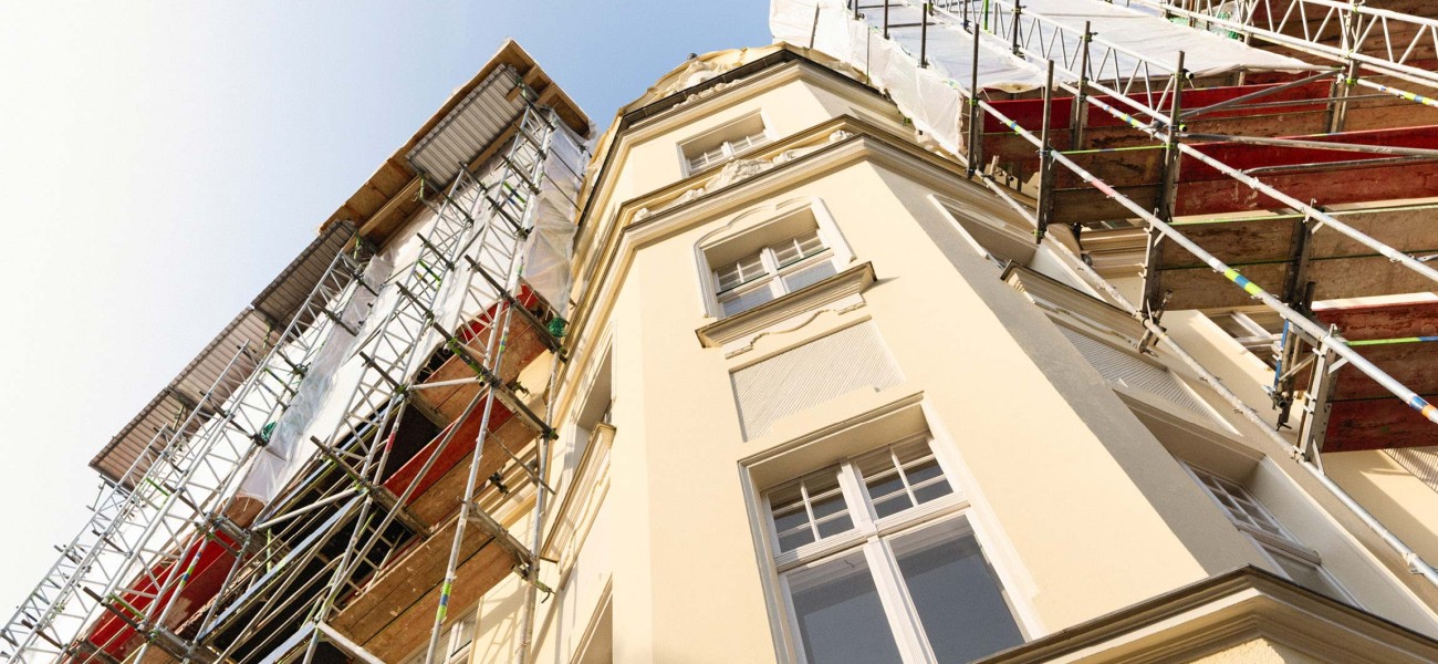 Immeuble à appartements - Travaux en façade et troubles de jouissance subis par un locataire, obligation d’indemniser dans le chef du bailleur ?