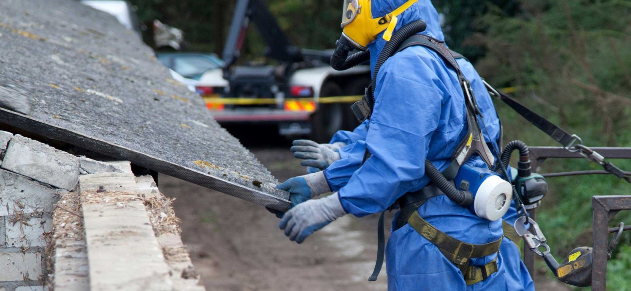 Amiante en Wallonie et à Bruxelles : un enjeu sanitaire et réglementaire